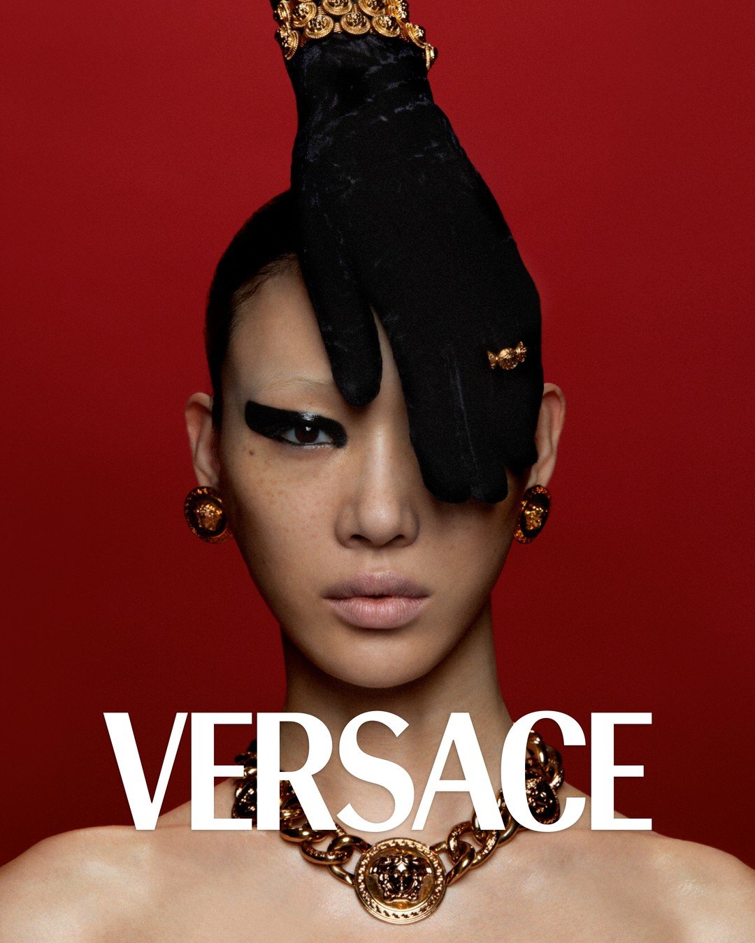 Versace-Holiday-2022-Campaign00010.jpg
