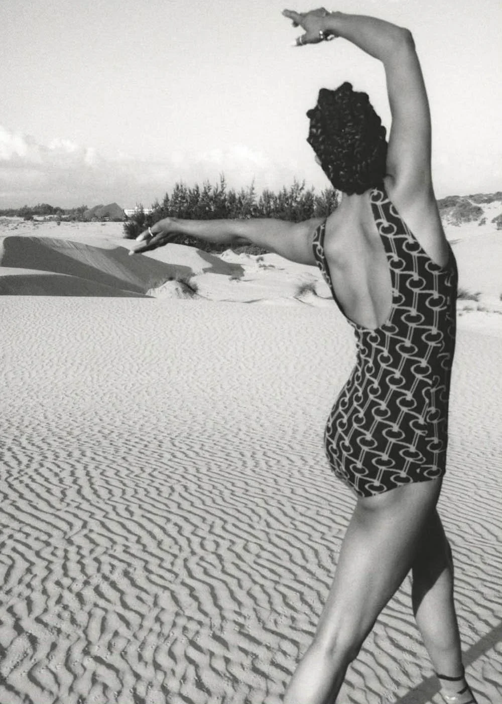 Naomi-Campbell-by-Jamie-Hawkesworth-for-British-Vogue-July-2019-9.jpeg