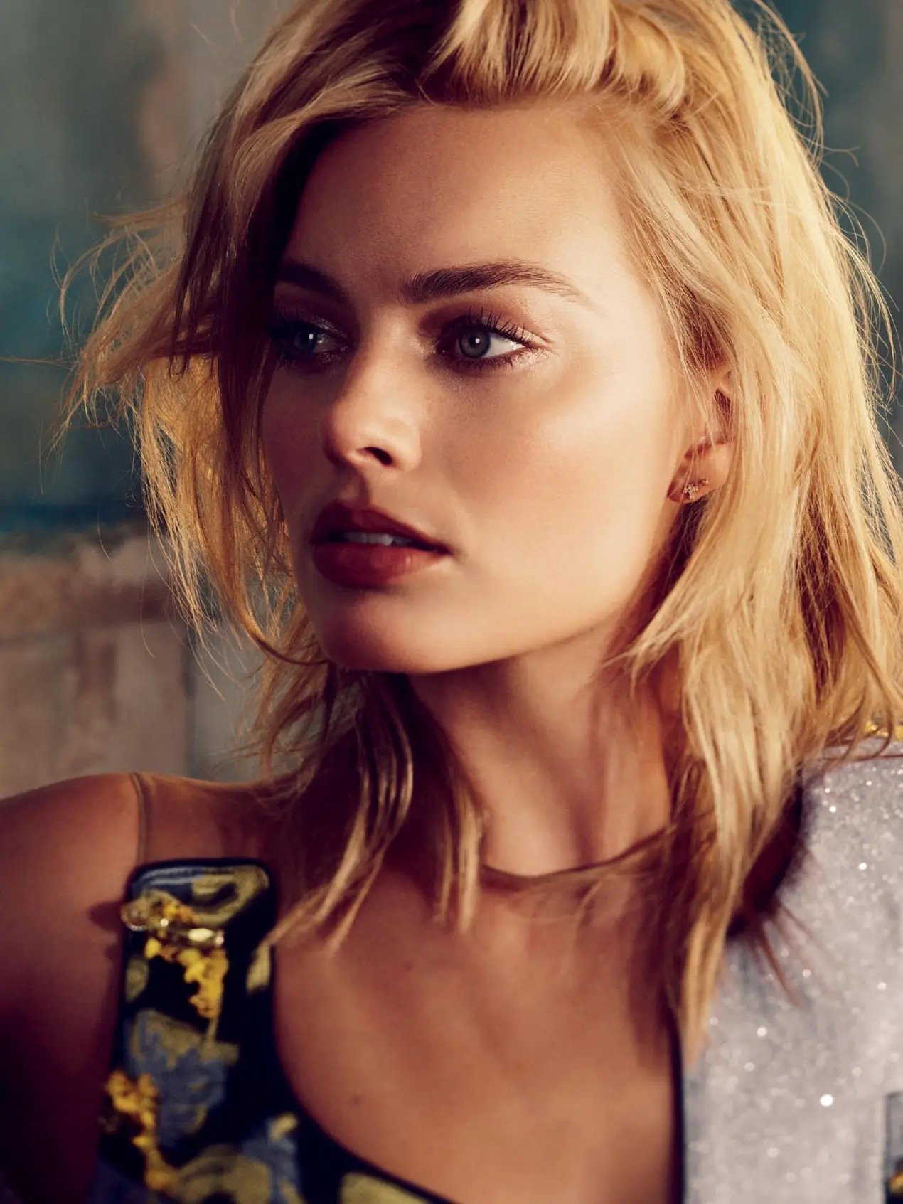 Margot-Robbie-by-Alexi-Lubomirski-Vogue-Australia-March-201500007.jpeg