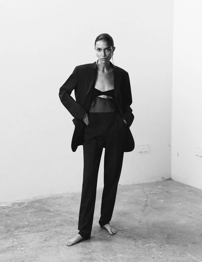 Charlotte-Carey-by-Arnie-Milne-L'Officiel-Singapore-November-2022-00002.jpeg
