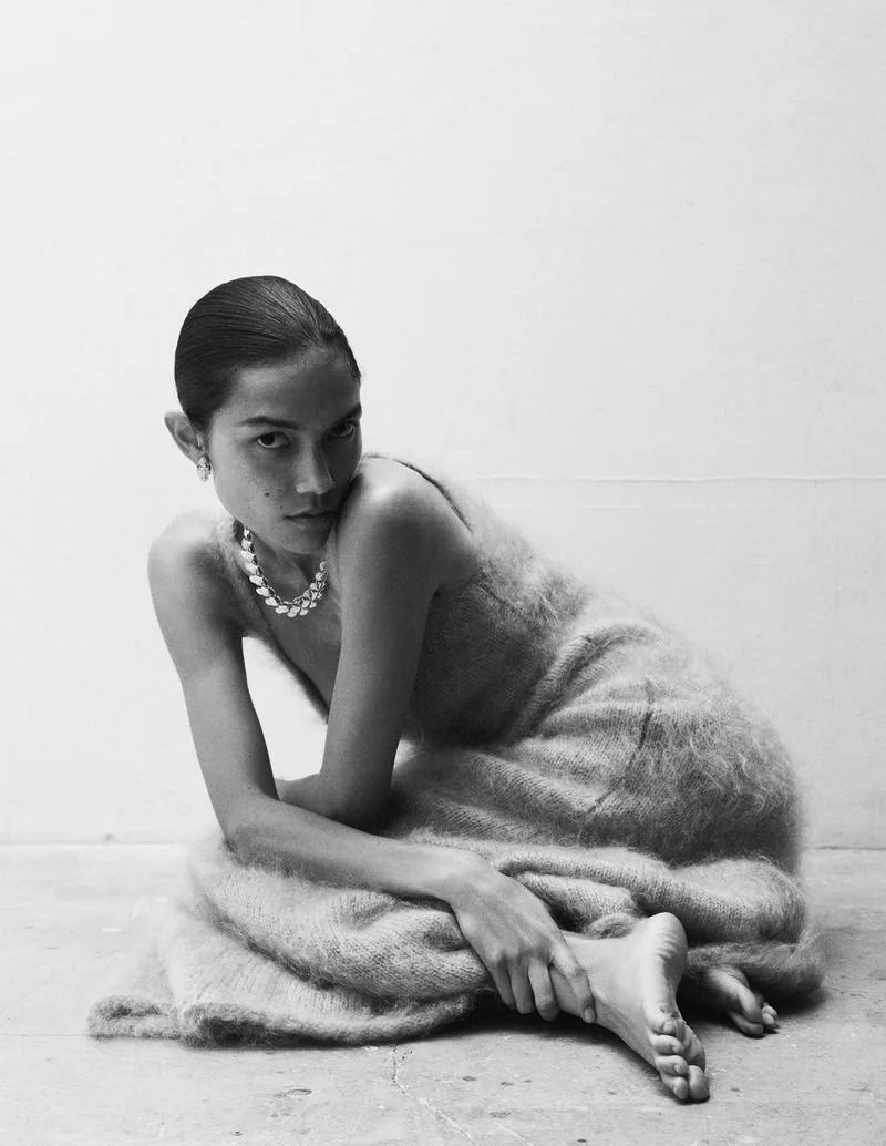 Charlotte-Carey-by-Arnie-Milne-L'Officiel-Singapore-November-2022-00006.jpeg