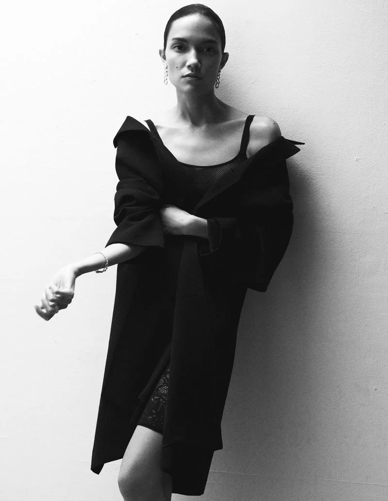 Charlotte-Carey-by-Arnie-Milne-L'Officiel-Singapore-November-2022-00011.jpeg