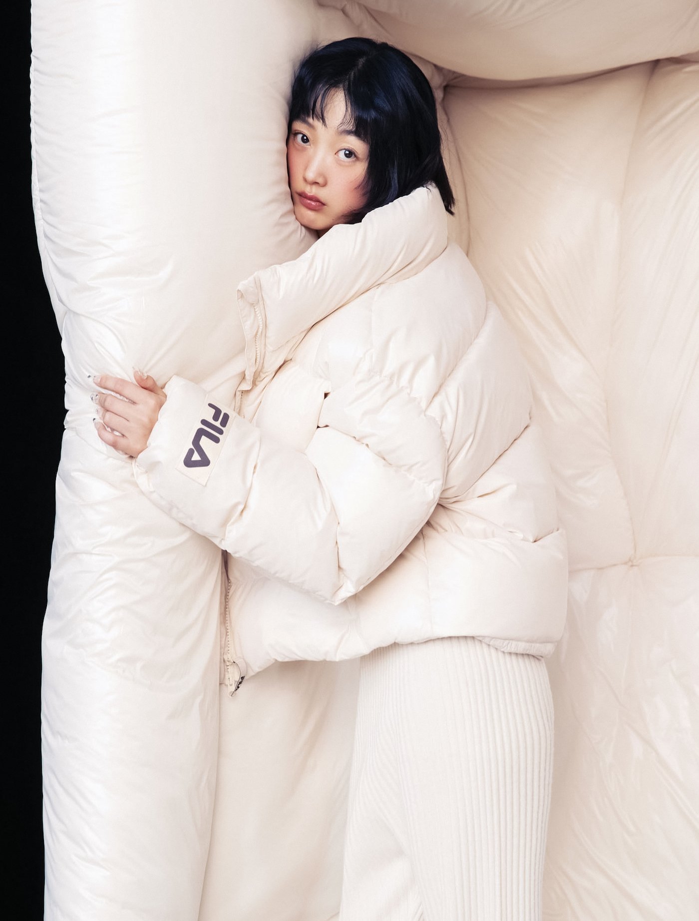 Lee-Yoo-Mi-by-Yeongjun-Kim-Vogue-Korea-November-2022-00001.jpeg
