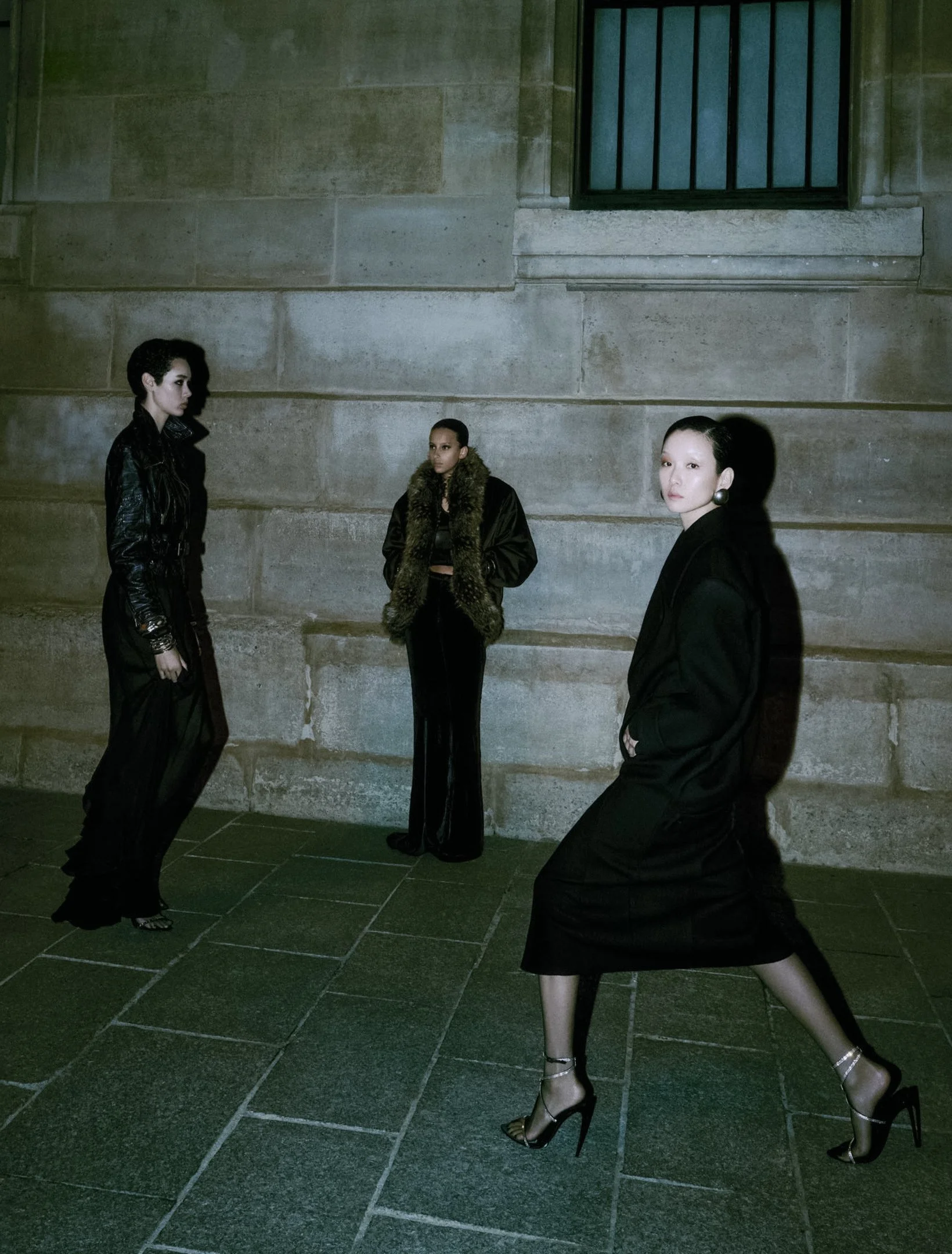 Lee-Yoo-Mi-by-Yeongjun-Kim-Vogue-Korea-November-2022-000018.jpeg