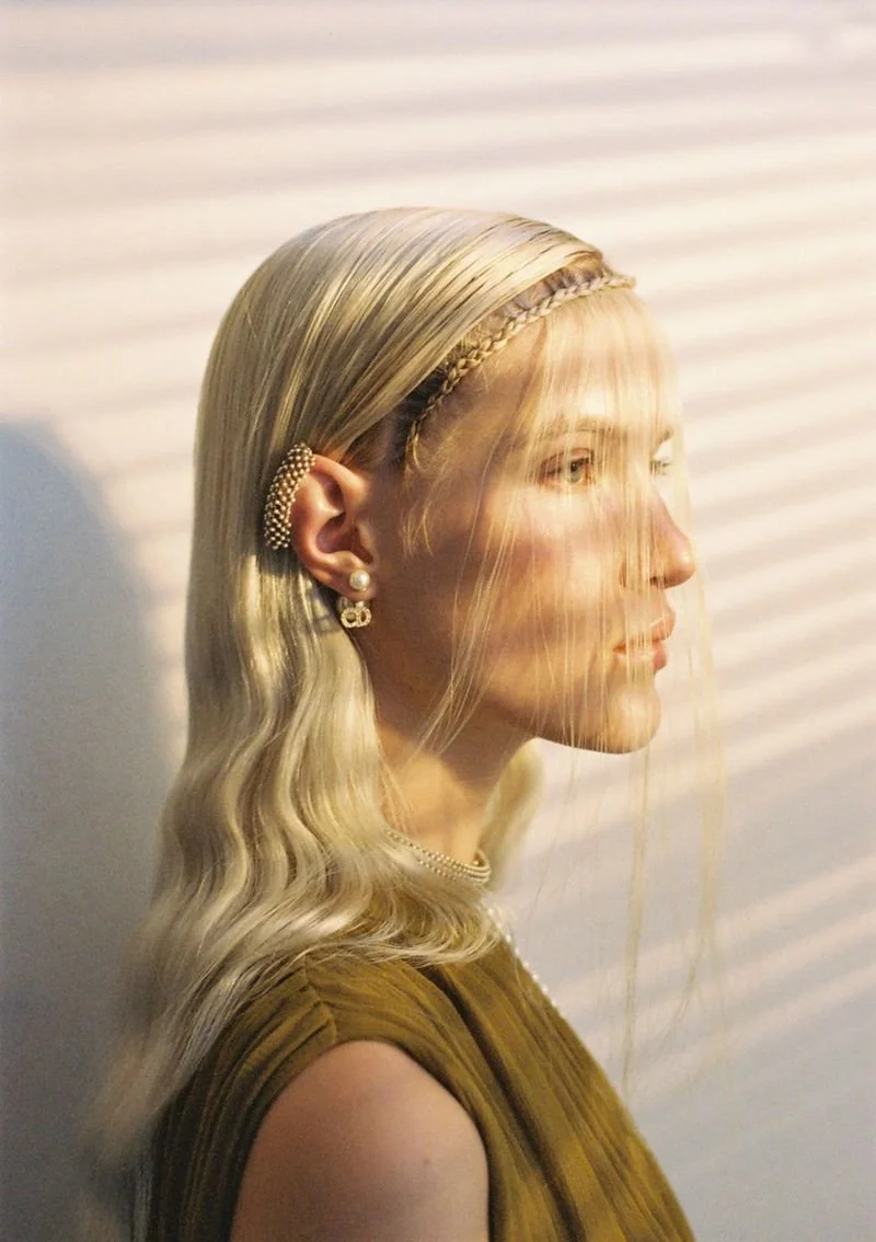 Feli-Rasztar-by-Hana-Krizova-by-Harpers-Bazaar-Czech-Dec-2022-00011.jpeg