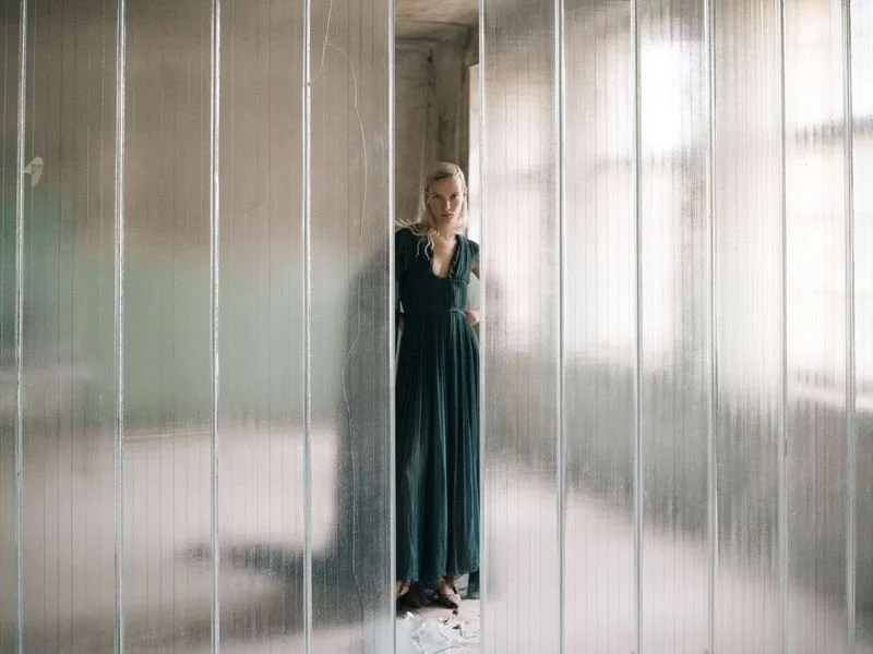 Feli-Rasztar-by-Hana-Krizova-by-Harpers-Bazaar-Czech-Dec-2022-00016.jpeg