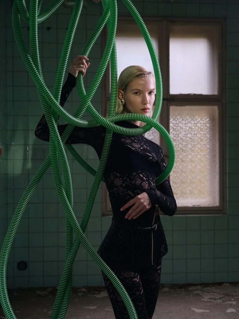 Feli-Rasztar-by-Hana-Krizova-by-Harpers-Bazaar-Czech-Dec-2022-00018.jpeg
