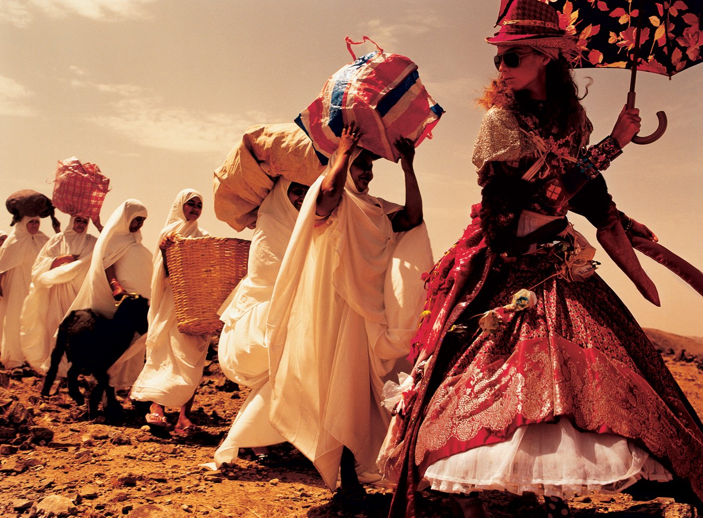 Daria Werbowy-by-Mario-Testino-British-Vogue-Jan-2005-00003.jpeg