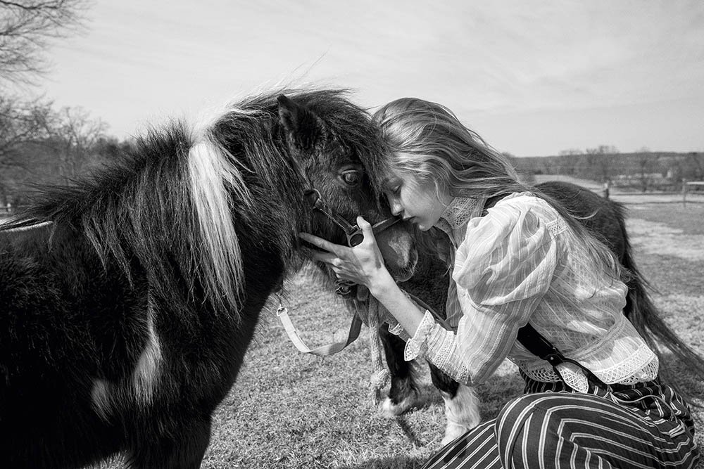 Gigi-Hadid-by-Helena-Christensen-Vogue-Czech-May-201900005.jpeg