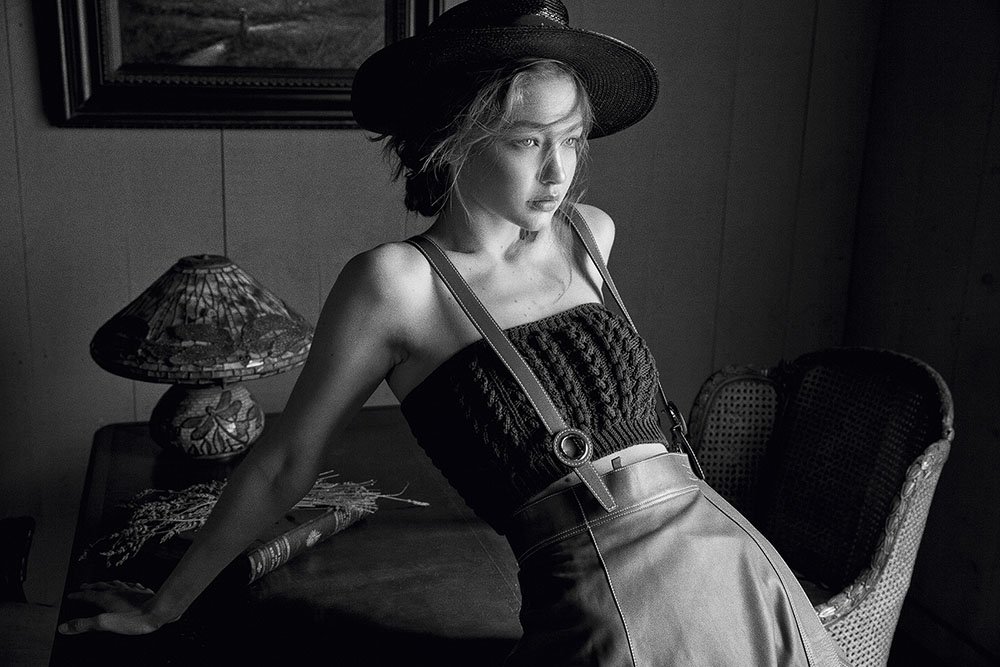 Gigi-Hadid-by-Helena-Christensen-Vogue-Czech-May-201900015.jpeg