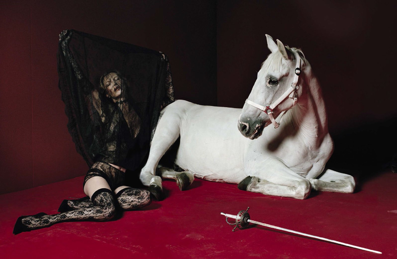 Kate-Moss-by-Tim-Walker-Vogue-Italia-Beauty-Beast-00003.jpeg