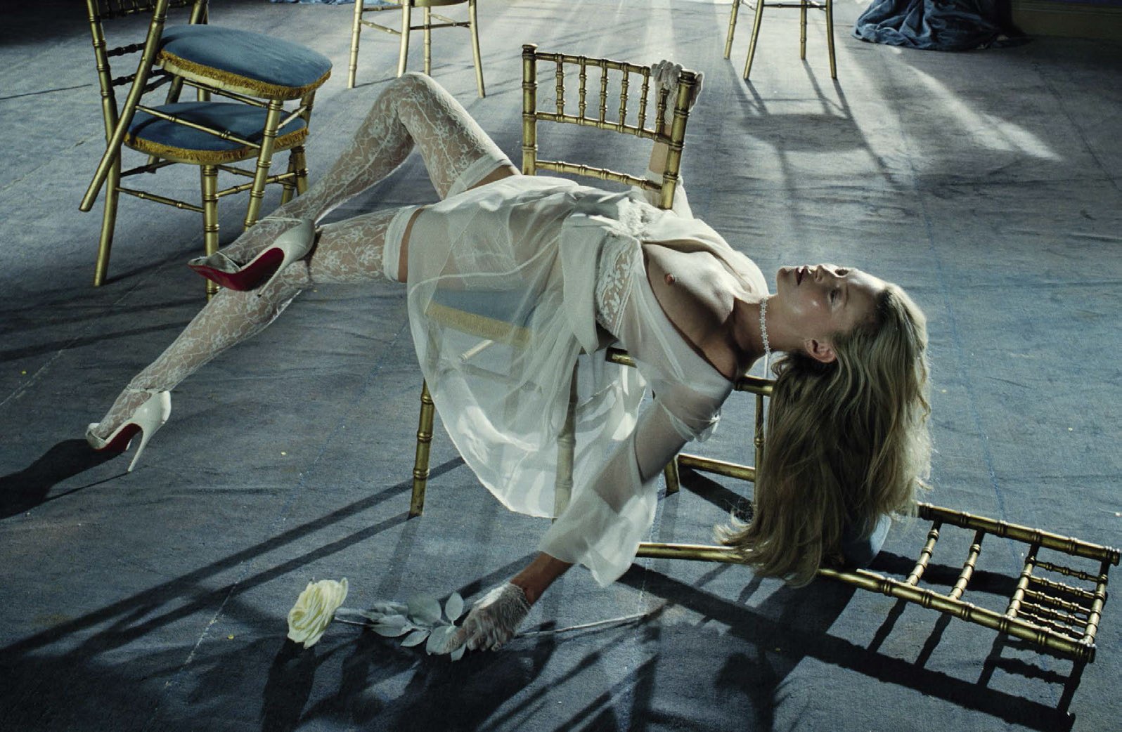 Kate-Moss-by-Tim-Walker-Vogue-Italia-Beauty-Beast-00012.jpg