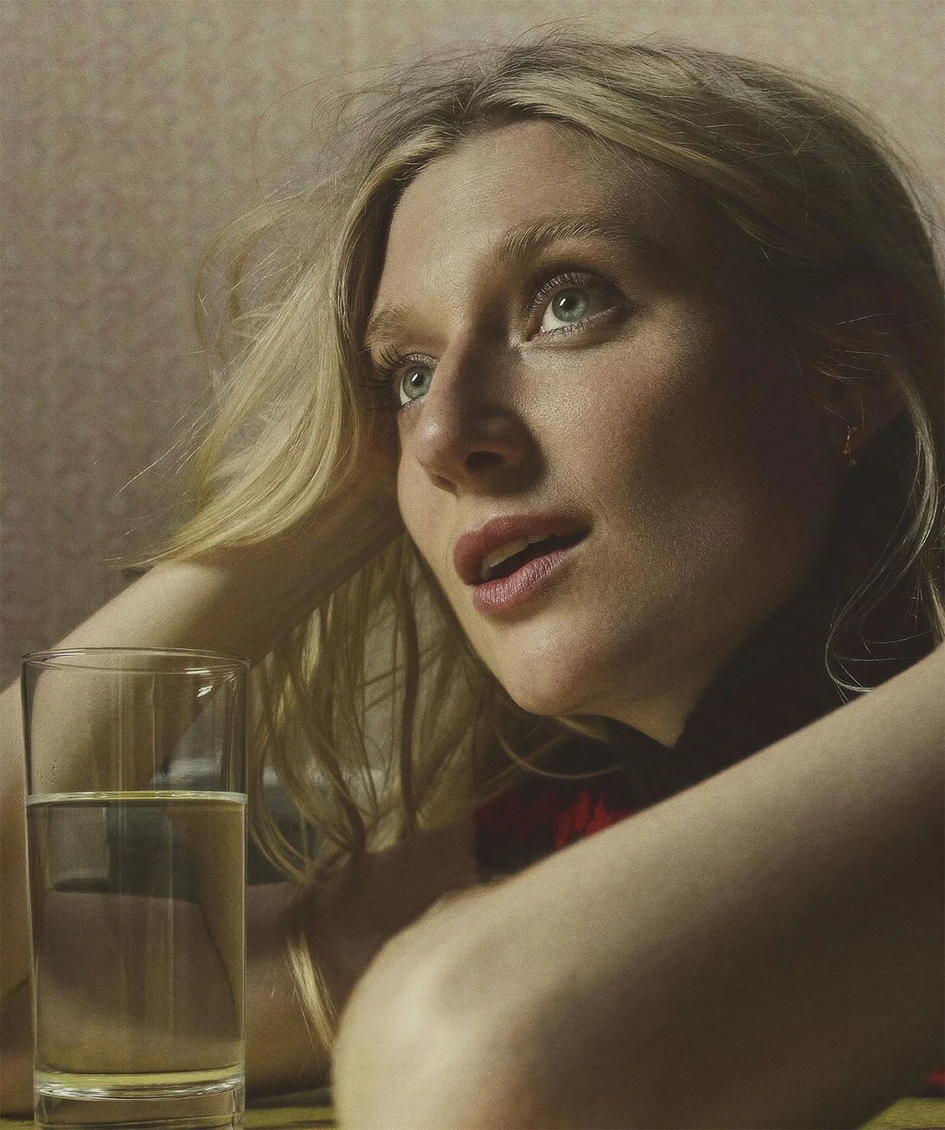 Elizabeth-Debicki-by-Gregory-Harris-Vogue-Australia-December-2022-00003.jpeg