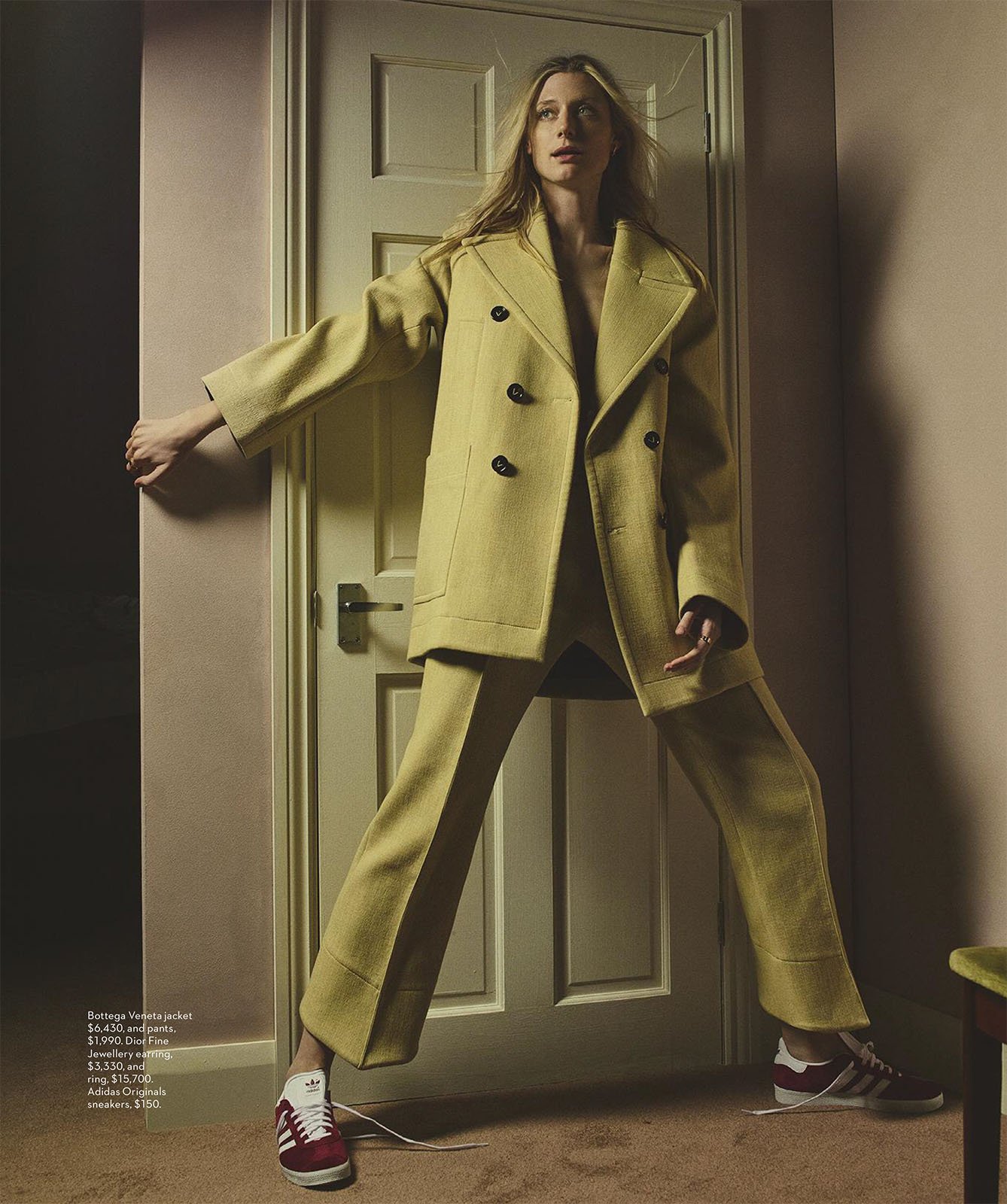 Elizabeth-Debicki-by-Gregory-Harris-Vogue-Australia-December-2022-00005.jpeg