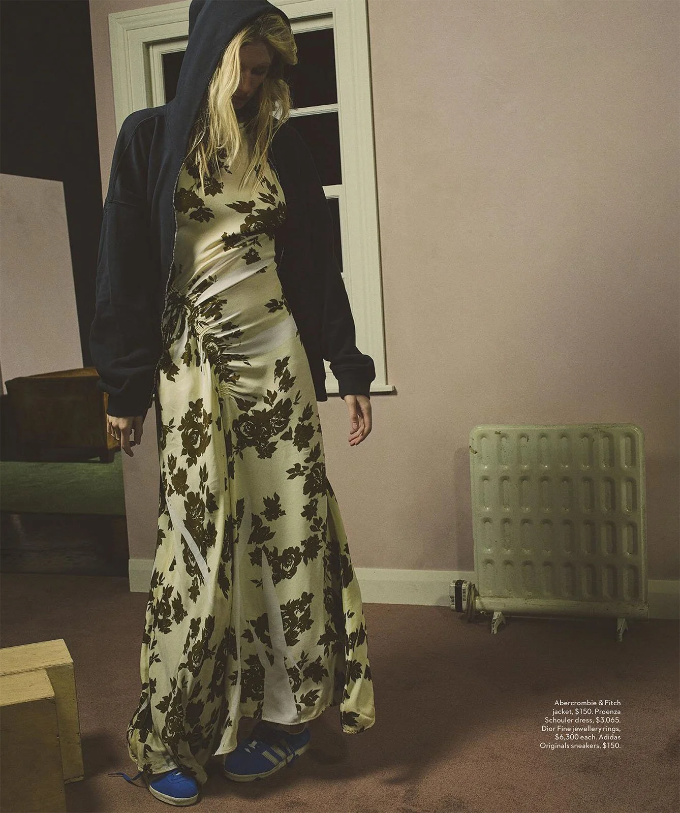 Elizabeth-Debicki-by-Gregory-Harris-Vogue-Australia-December-2022-00006.jpeg