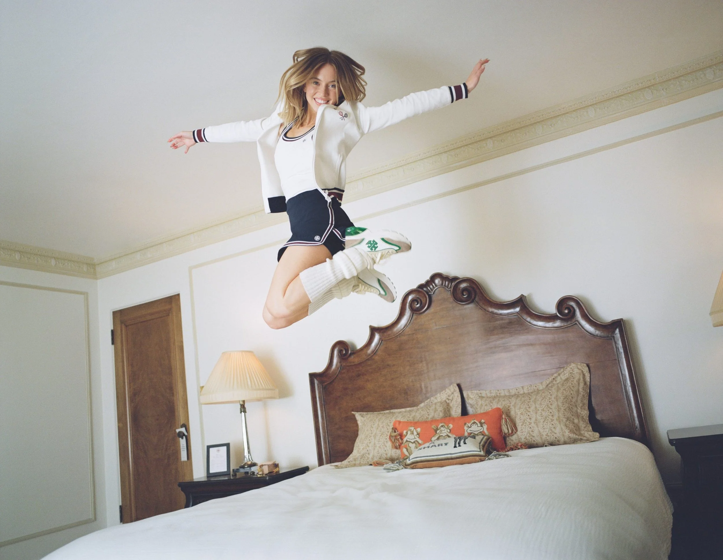 Sydney-Sweeney-Tory-Burch-Holiday-2022-00007.jpeg