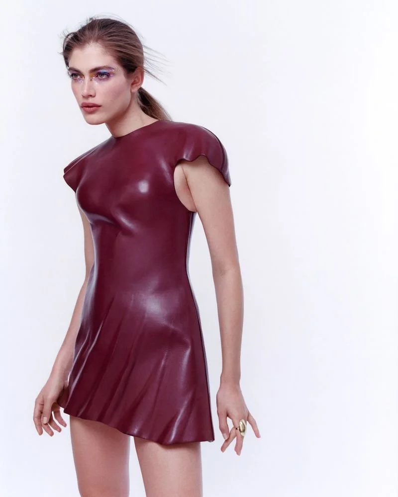 Valentina-Sampaio-by-Lea-Winkler-Vogue-Scandinavia-Dec-2022-00001.jpeg