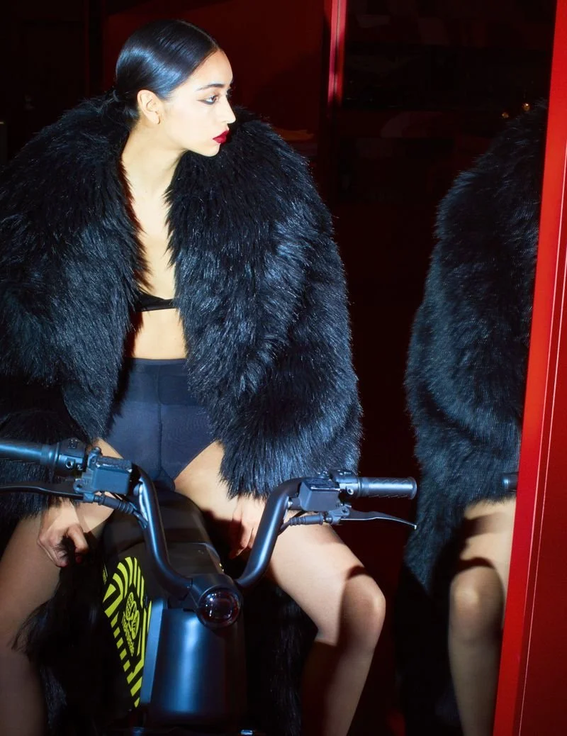 Sara-Esparza-by-Guy-Aroch-in-Vogue-Portugal-December-2022-00008.jpeg