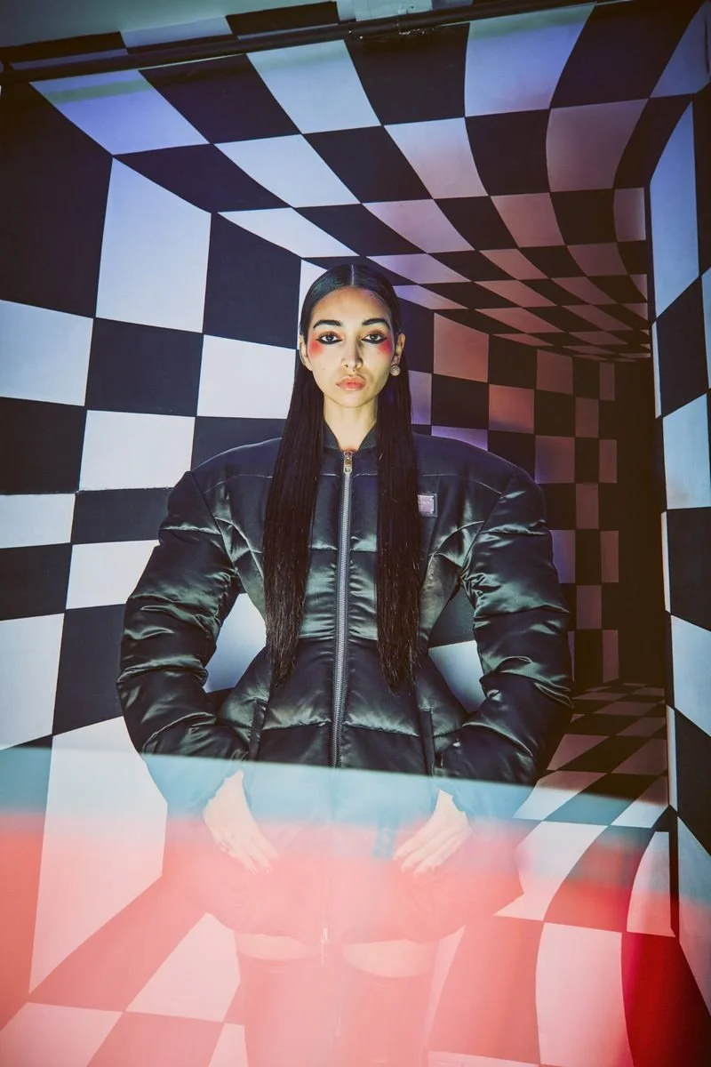Sara-Esparza-by-Guy-Aroch-in-Vogue-Portugal-December-2022-00004.jpeg