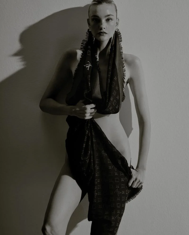 Caroline-Trentini-by-Lufre-Vogue-Brazil-Oct-2022-00006.jpeg