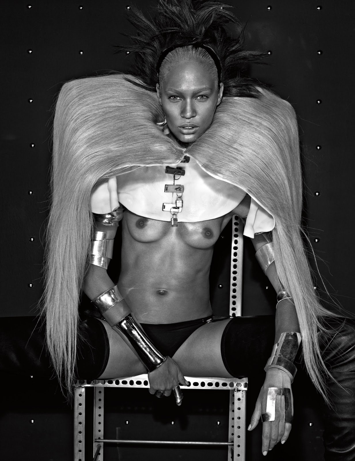 Warrior-Stence-by-Steven-Klein-W-Magazine-NSFW-00006.jpeg