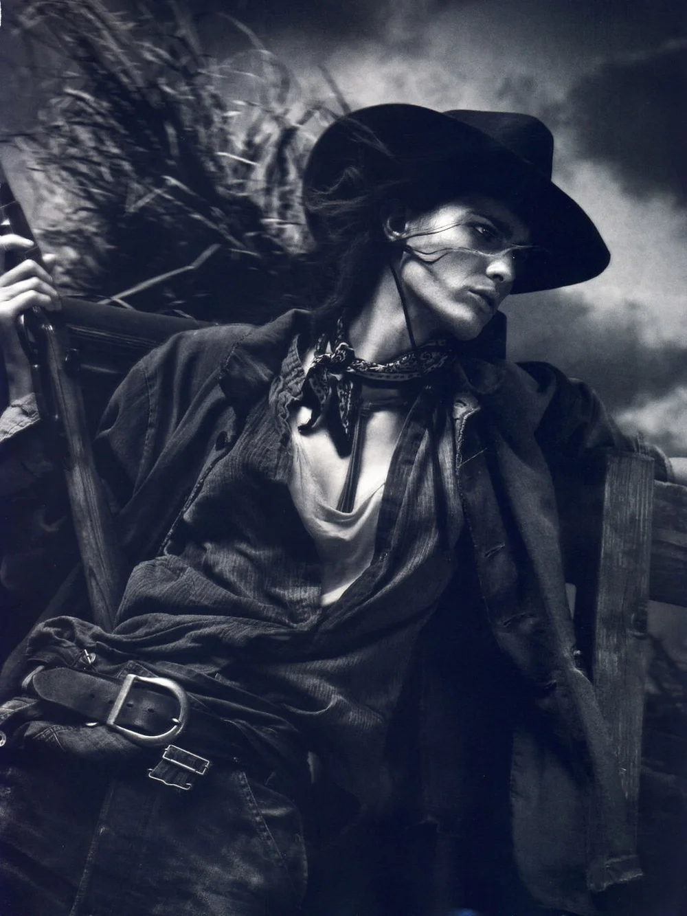 Wanted-Isabeli-Fontana-by-David-Sims-Vogue Paris-April-2011-00007.jpeg