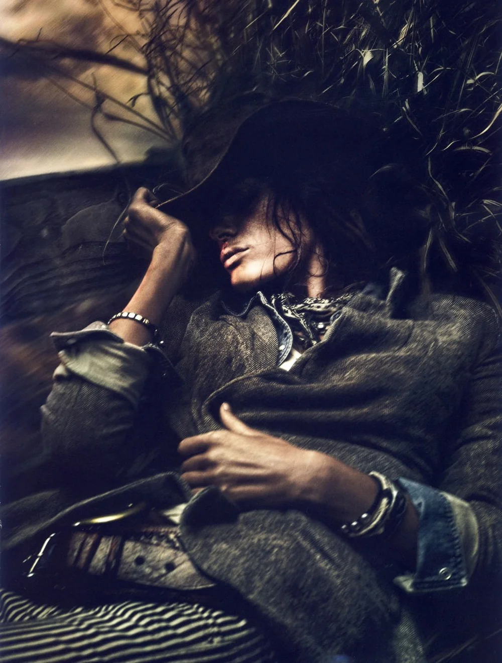 Wanted-Isabeli-Fontana-by-David-Sims-Vogue Paris-April-2011-00011.jpeg
