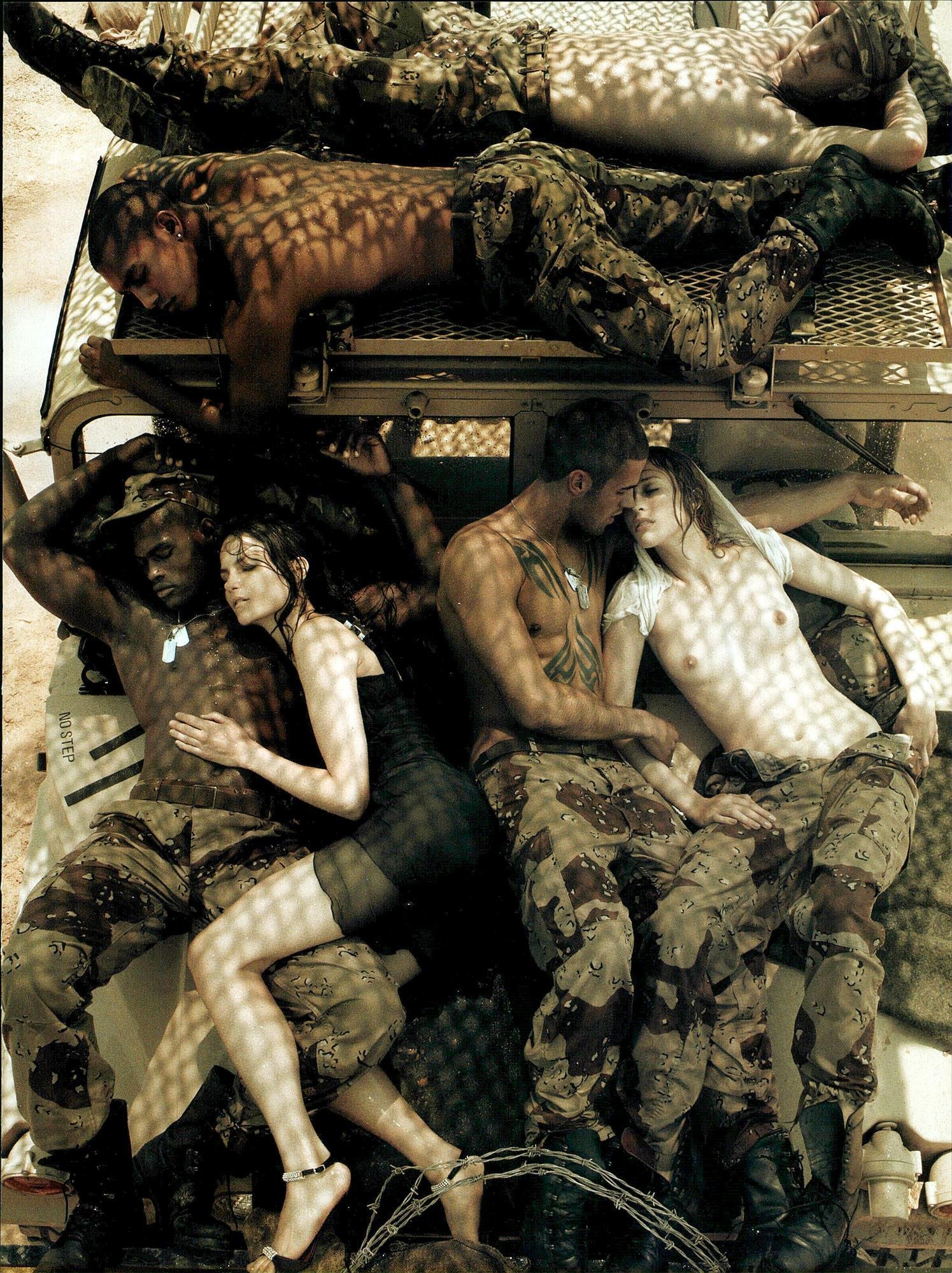 Steven-Meisel-Make-Love-Not-War-Vogue-Italia-685-sept-2007-00006Y.jpeg