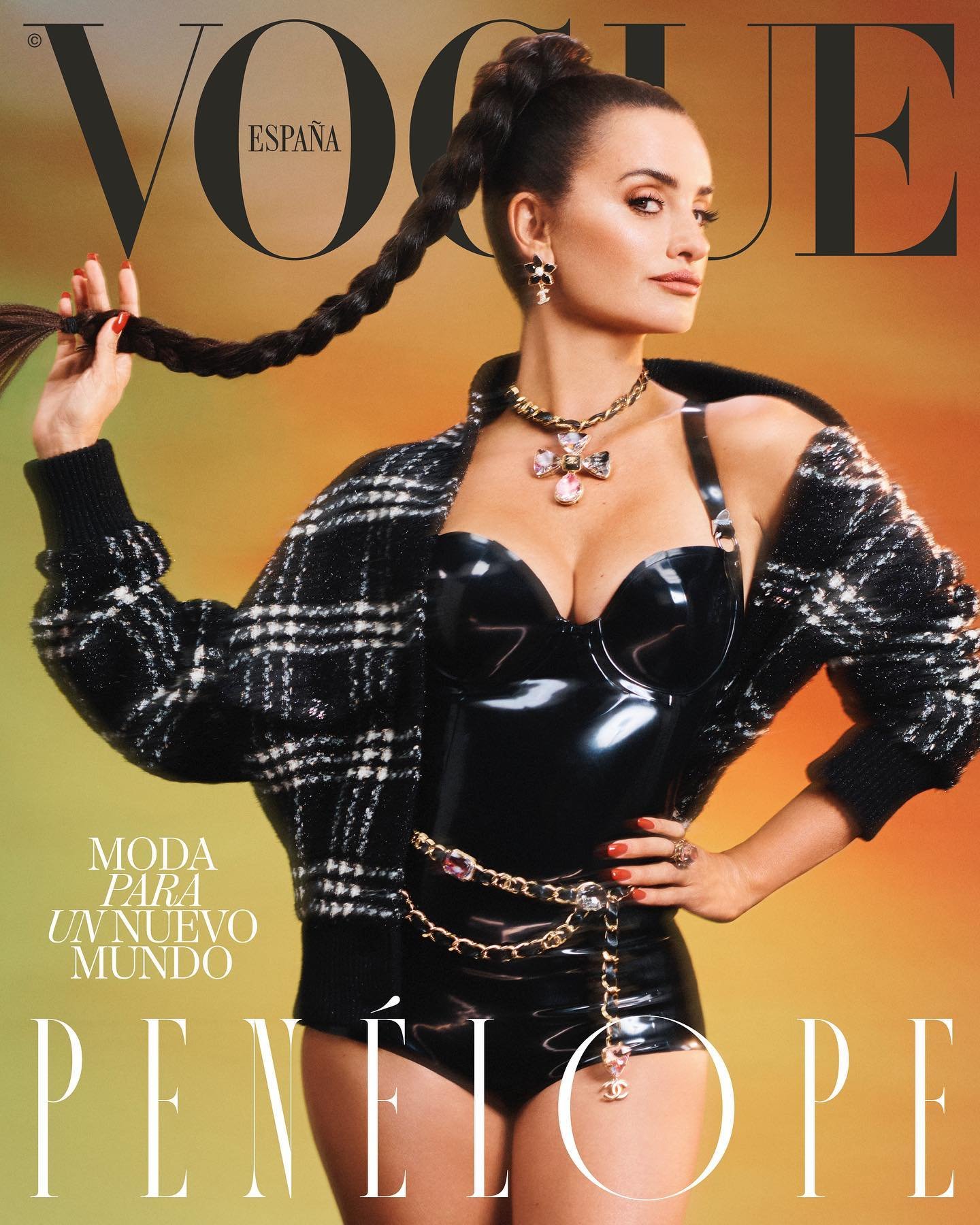 Penelope-Cruz-by-Ned-Rogers-Vogue-Spain-Sept-2022-00001.jpg