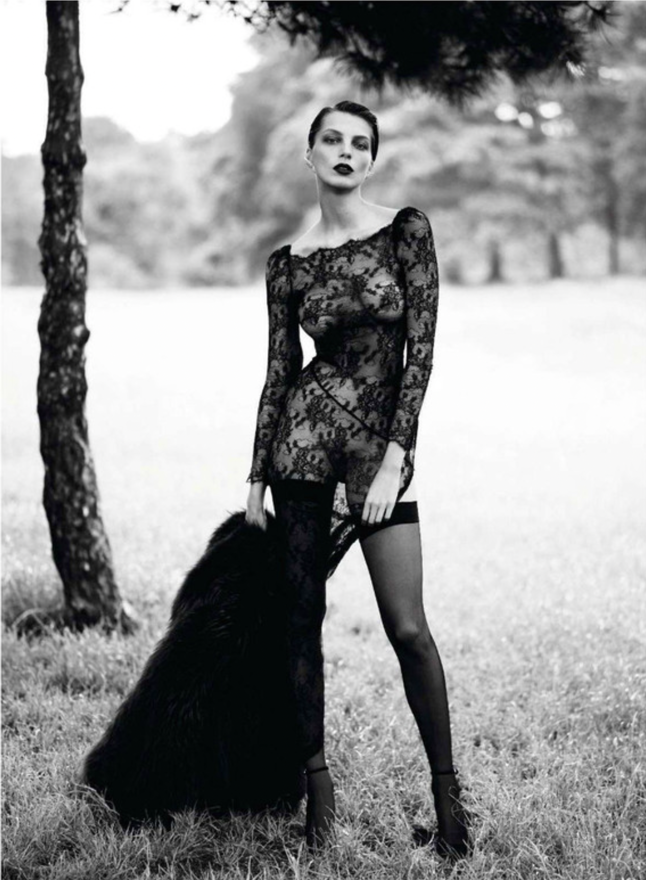 Daria-Werbowy-Mert-Marcus-Vogue-Paris-Sept-2012-00008.png