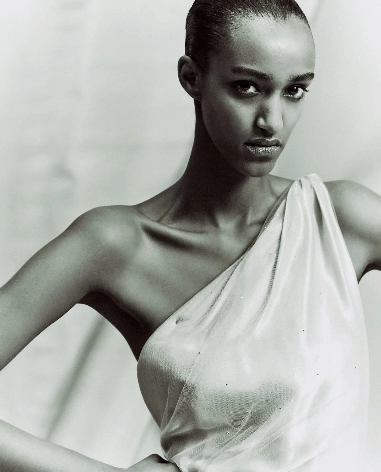 Muna-Mahamed-by-Melanie-Ramon-Harpers-Bazaar-Italia-2-Sp-2023-00004.jpeg