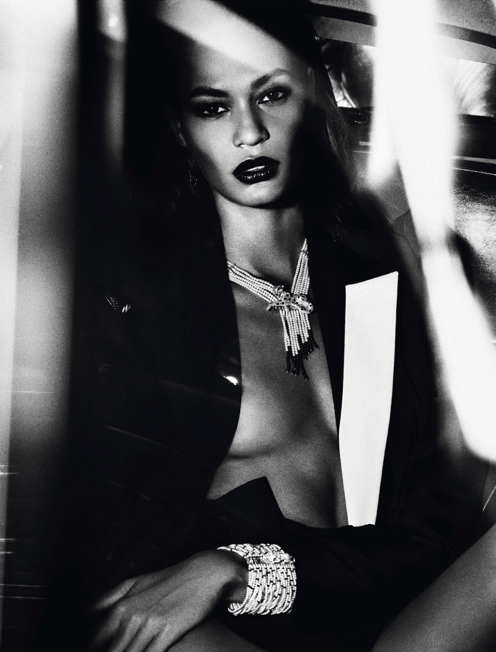 Joan-Smalls-by-mario-Sorrenti-Vogue-Paris-June-July-2013-00004.PNG