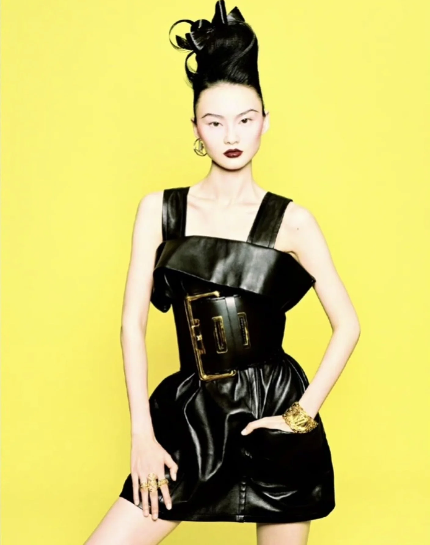 -He-Cong-by-Nick-Yang-ELLE-China-March-2023-00018.jpg