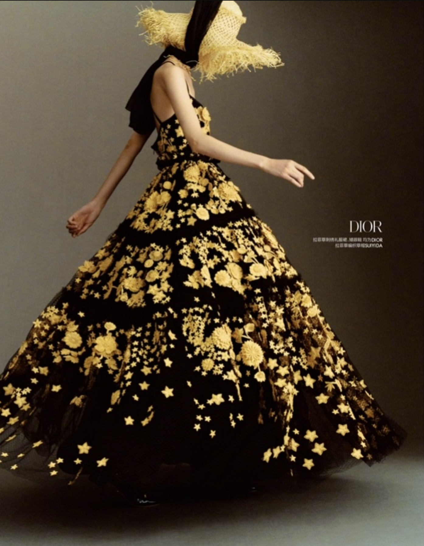 He-Cong-by-Nick-Yang-ELLE-China-March-2023-00031.png