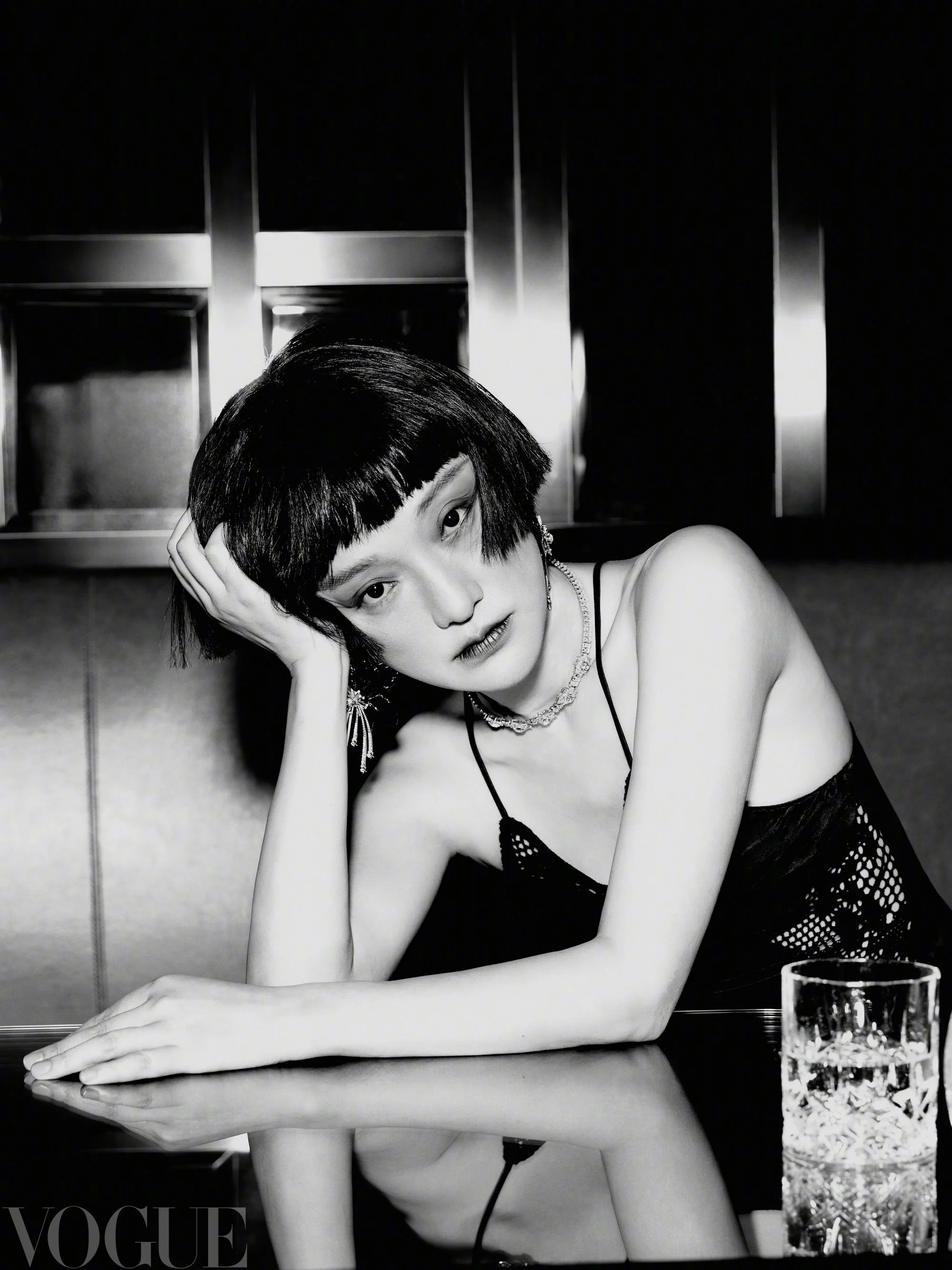 Zhou-Xun-by-Jumbo-Tsui-Vogue-China-00005.jpeg