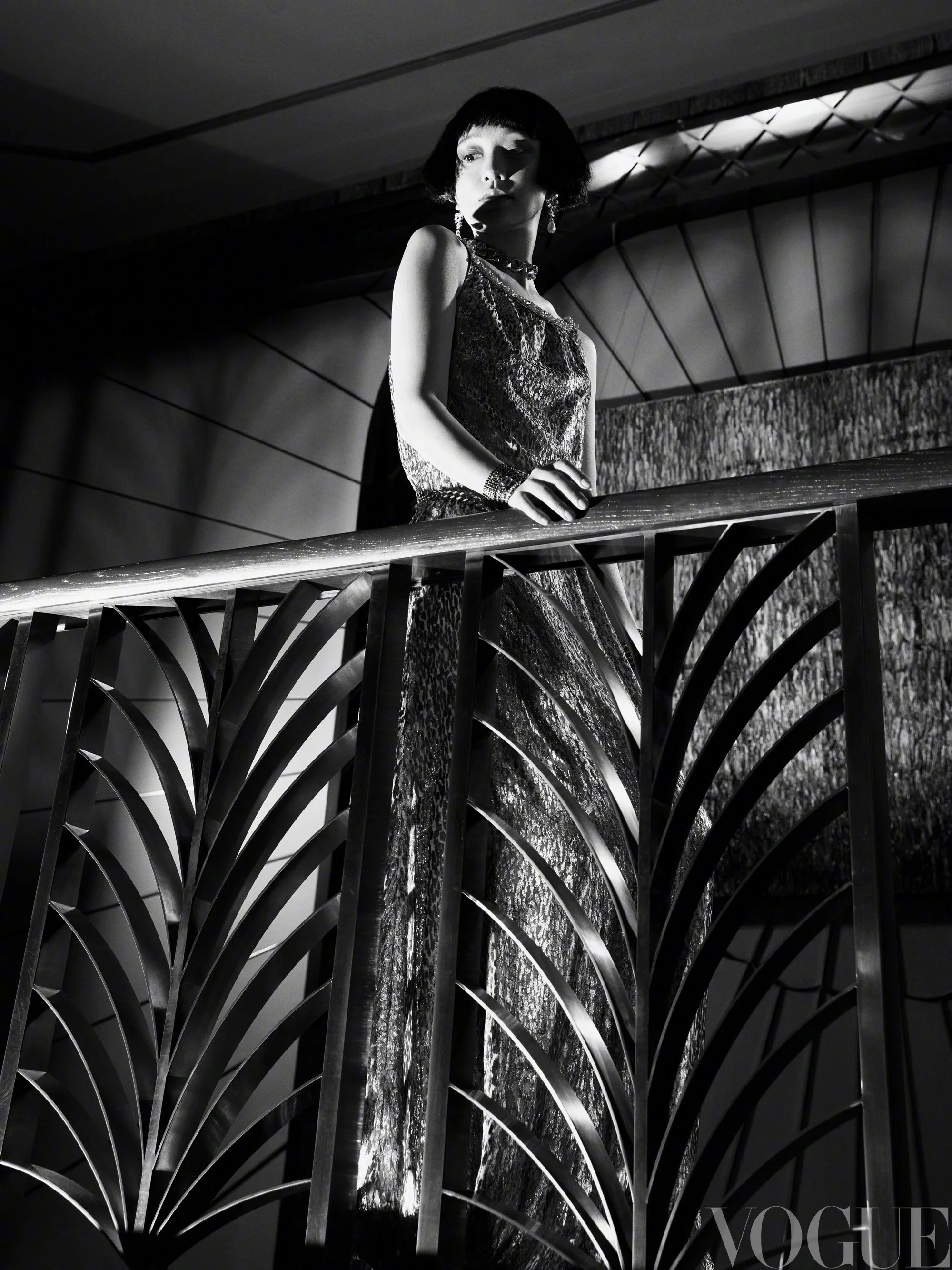 Zhou-Xun-by-Jumbo-Tsui-Vogue-China-00004.jpeg