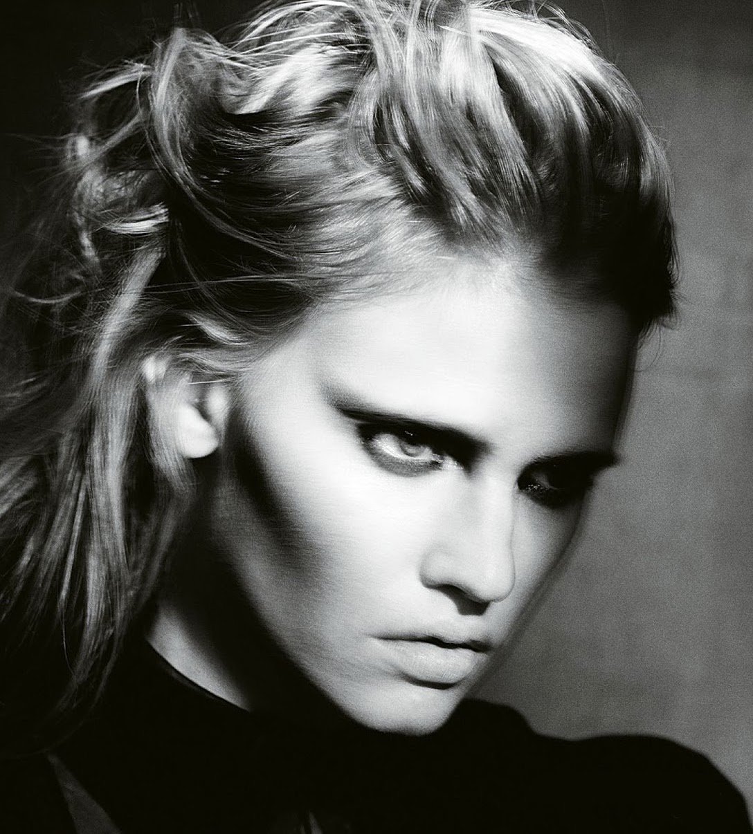 Lara-Stone-by-Paolo-Roversi-M-le-Monde-November-2012-00008.jpg