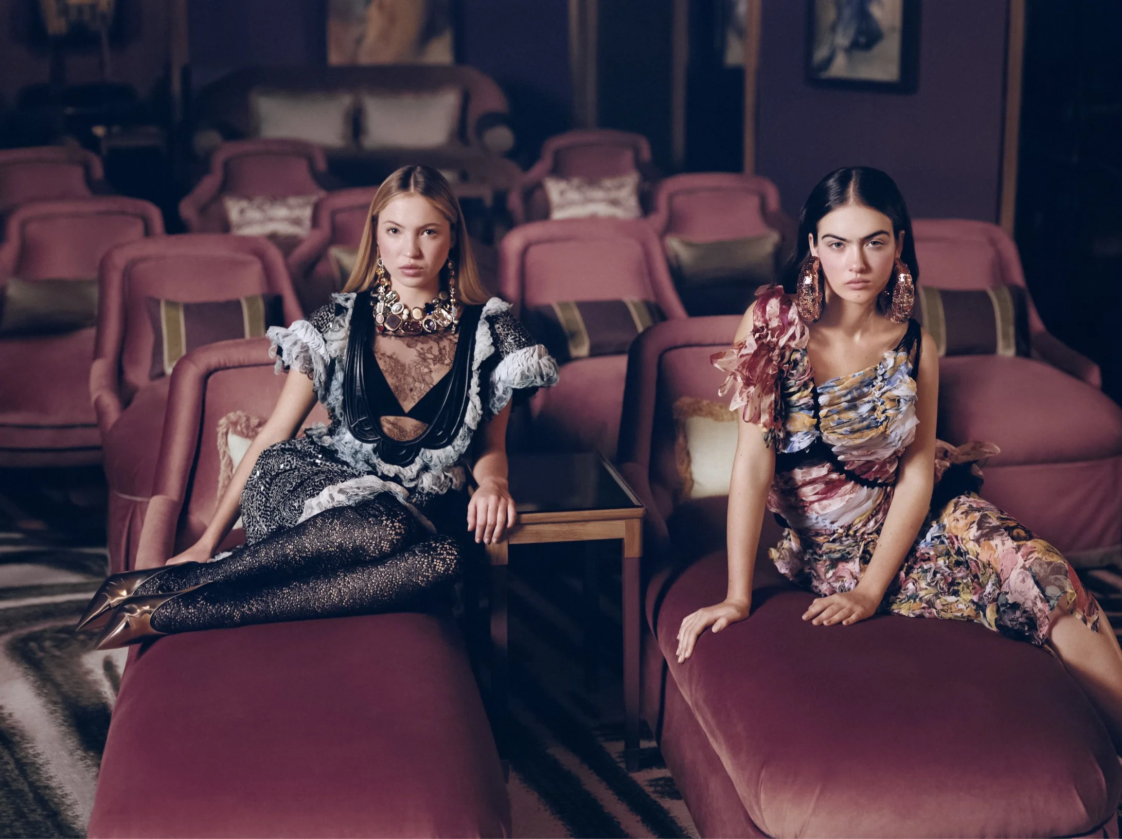 Lila-Moss-Stella-Jones-by-Tina-Barney-Vogue-US-March-2023-00006.jpeg