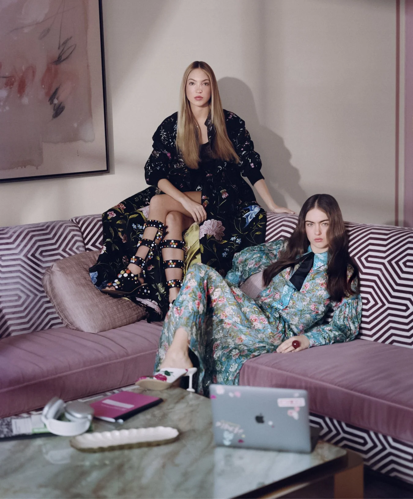 Lila-Moss-Stella-Jones-by-Tina-Barney-Vogue-US-March-2023-00003.jpeg