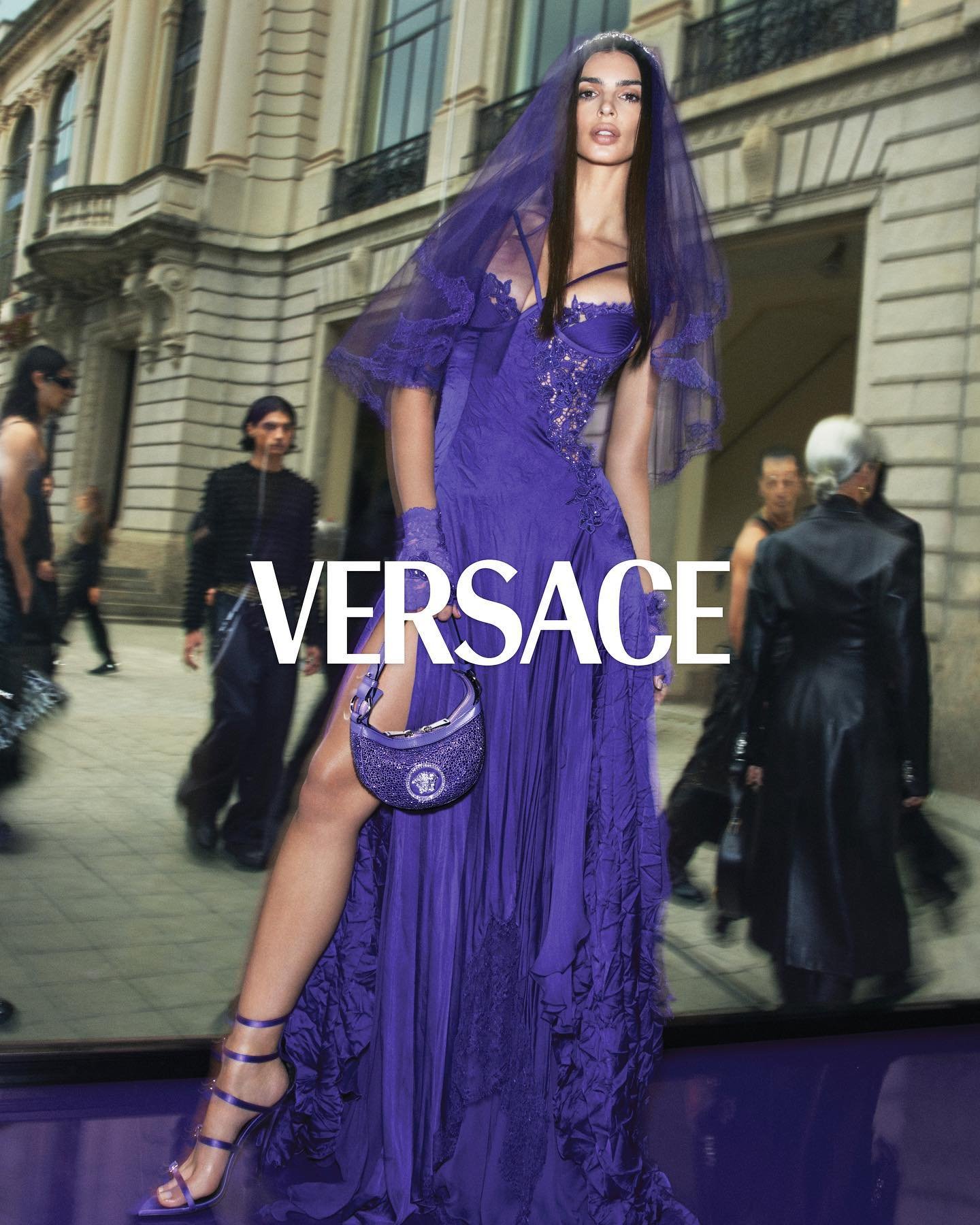 Versace-Sp-2023-Campaign-1-by-Mert-Marcus-00004.jpg
