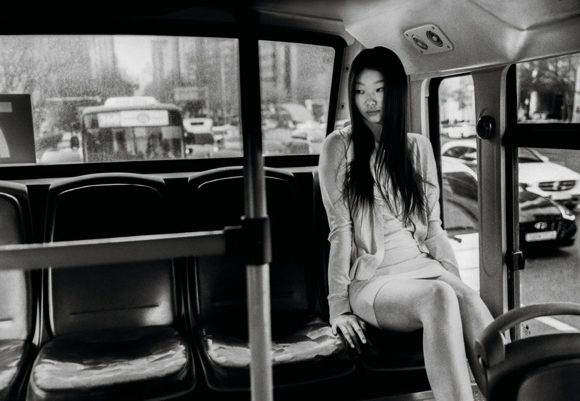 Cho-Giseok-Seoul-On-the-Horizon-Vogue-March-2023-00013.jpg