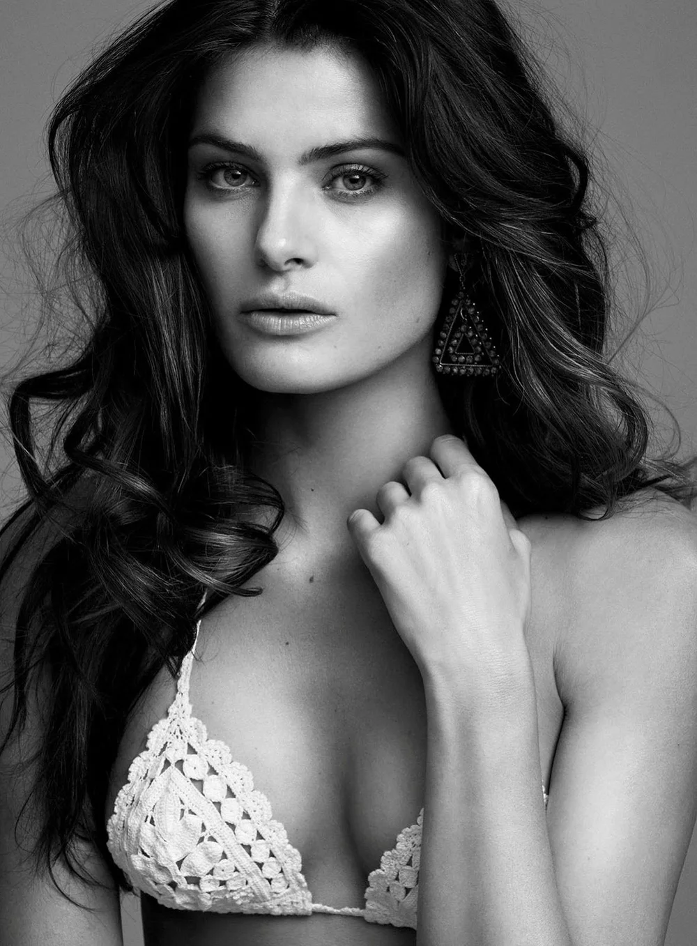Isabeli-Fontana-by-Lachlan-Bailey-25-Magazine-2-2013-00004.jpeg