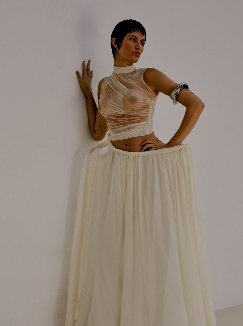 Isabeli-Fontana-by-Lufre-Vogue-Brazil-January-2023-00003.jpg