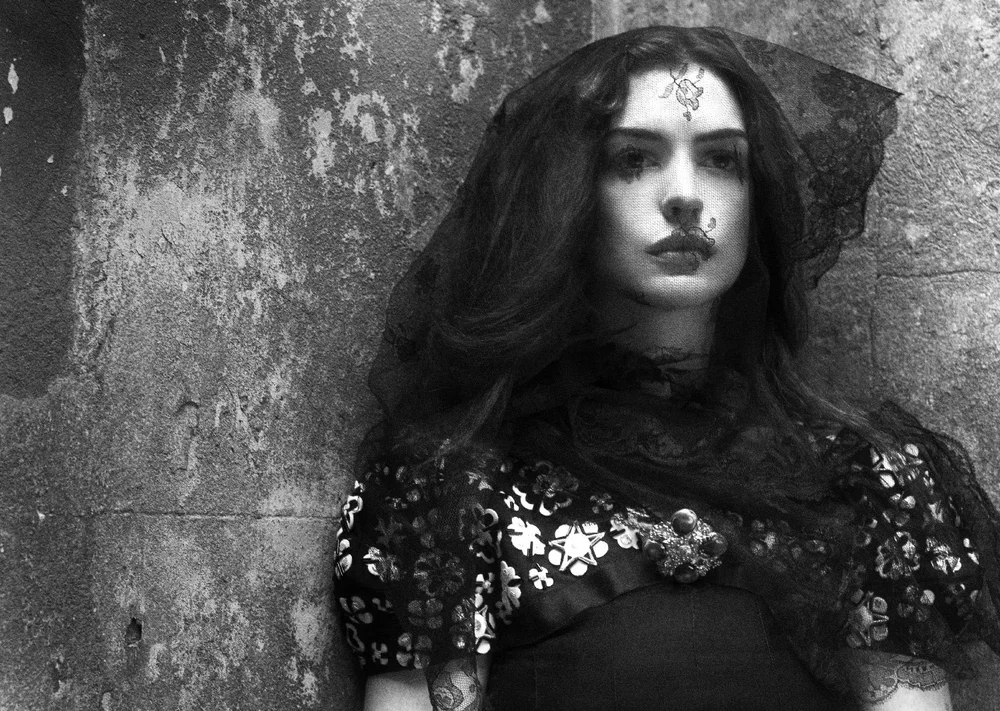 Anna-Hathaway-by-Mert-Marcus-Interview-Sept-2011-00006.jpg
