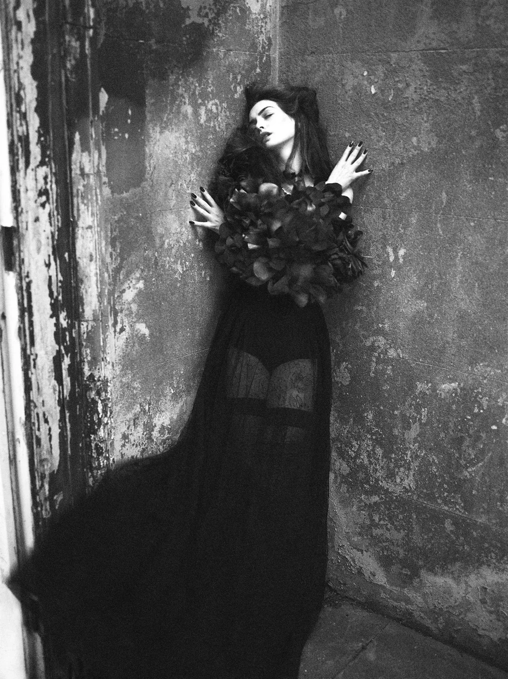 Anna-Hathaway-by-Mert-Marcus-Interview-Sept-2011-00008.jpg