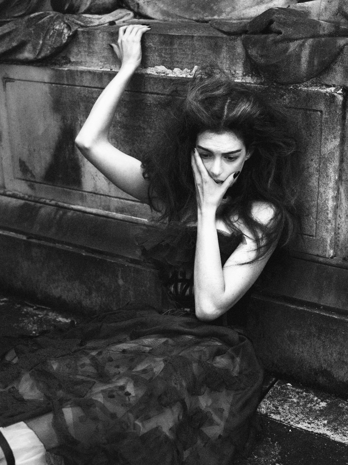 Anna-Hathaway-by-Mert-Marcus-Interview-Sept-2011-00009.jpg