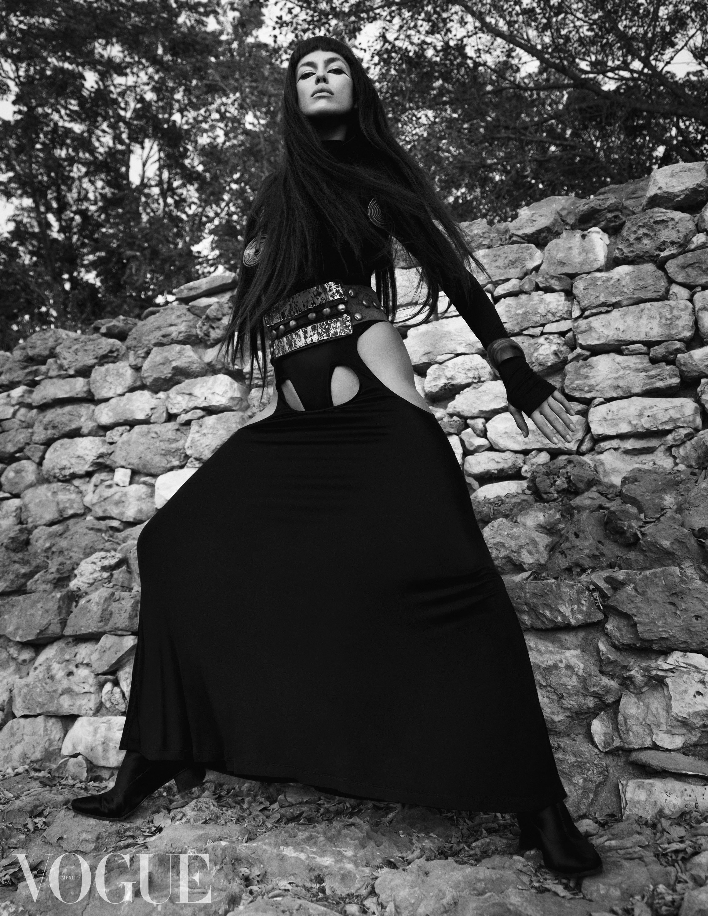 Irina-Shayk-by-Inez-Vinoodh-Vogue-Mexico-April-2023-00009.jpeg