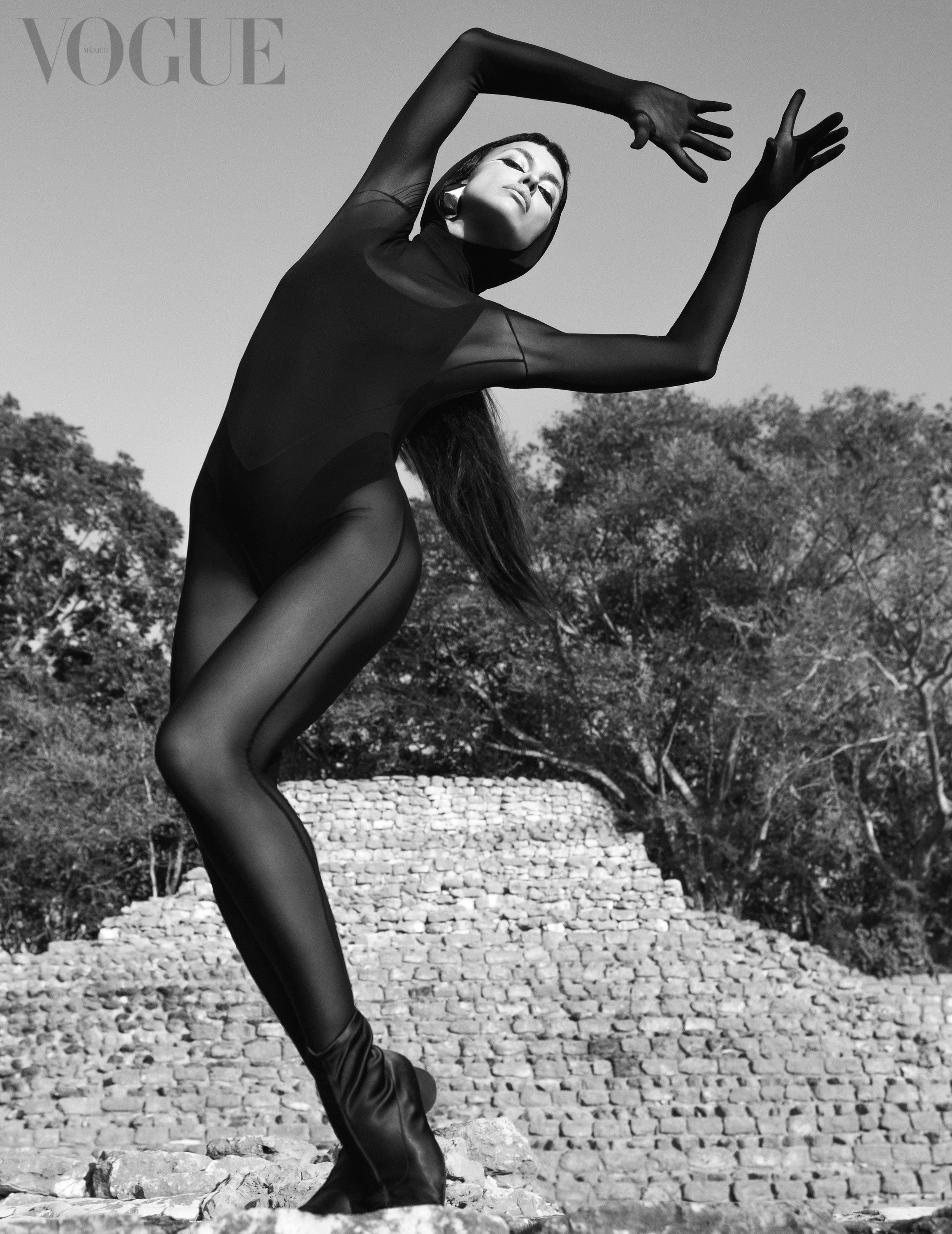 Irina-Shayk-by-Inez-Vinoodh-Vogue-Mexico-April-2023-00010.jpeg