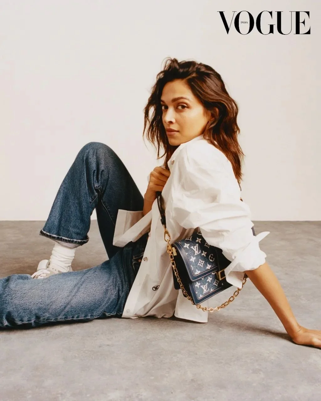 6-Degrees: Hindu Nationalists Burning Hillary Posters, A $1.5 Million Bounty for a Dead Deepika Padukone, and Ivanka Trump Rolling Into India