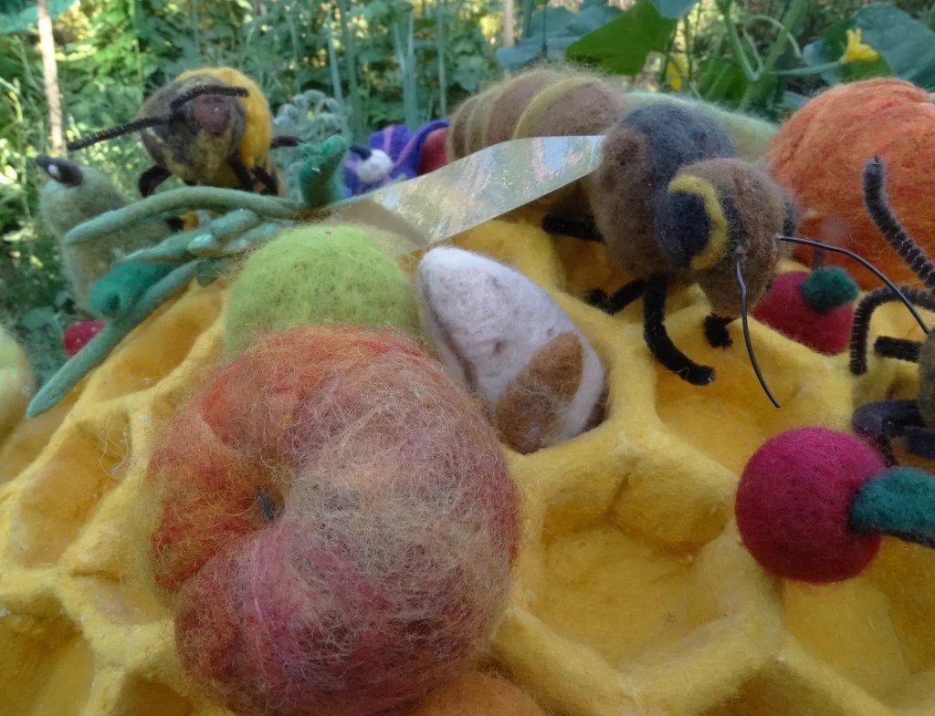 Bees Can Learn The Difference Between European And Australian Indigenous Art Styles In A Single Afternoon